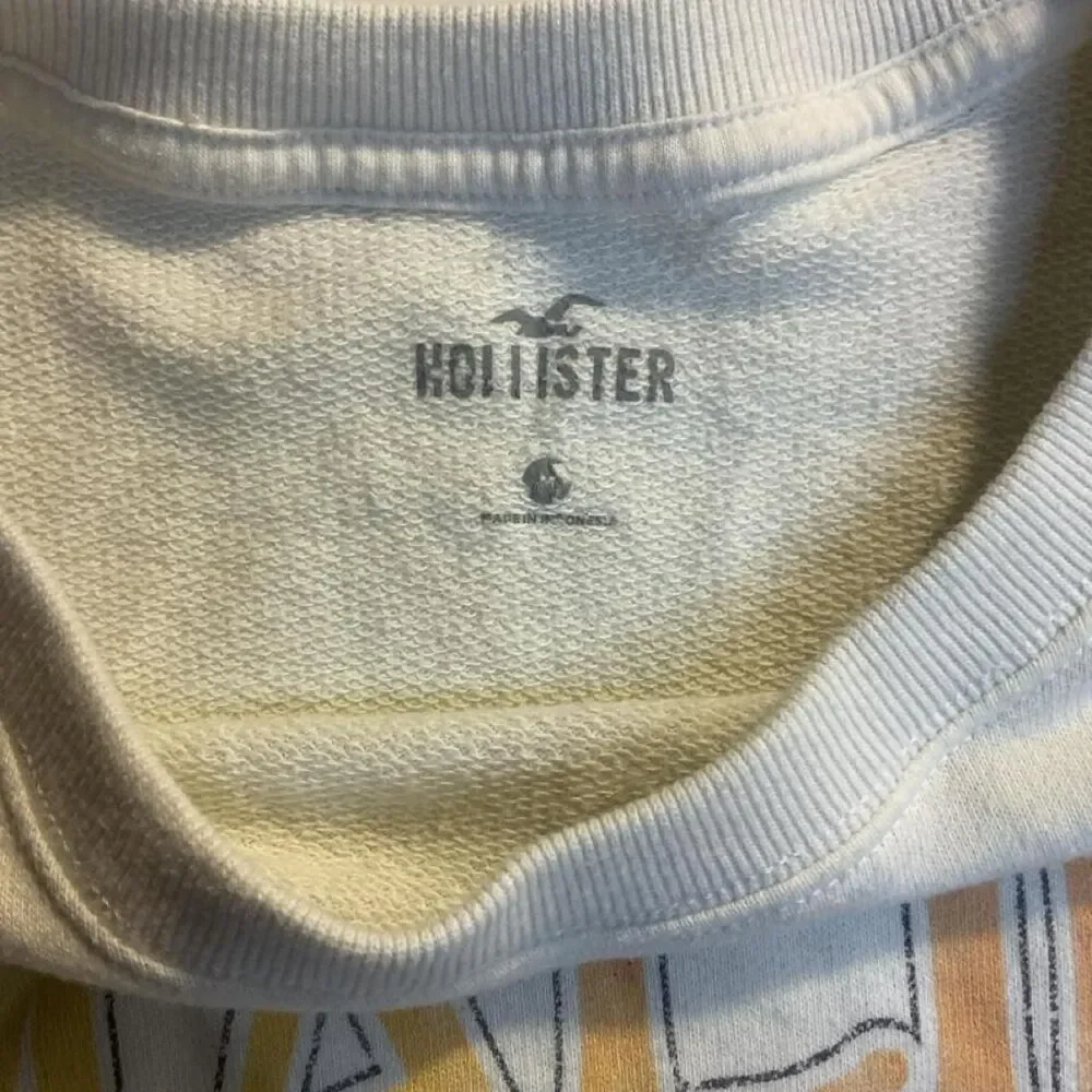 Hollister-co Men's Cream and White Sweatshirt